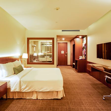 Becamex Hotel New City Thu Dau Mot Exterior foto